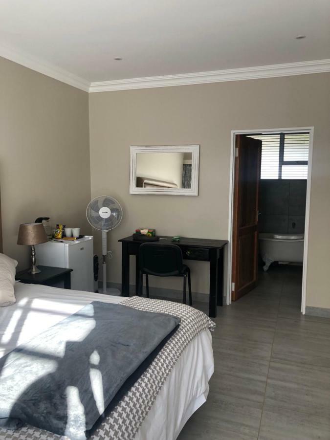 Bedfordview 8 On Acacia Guesthouse מראה חיצוני תמונה