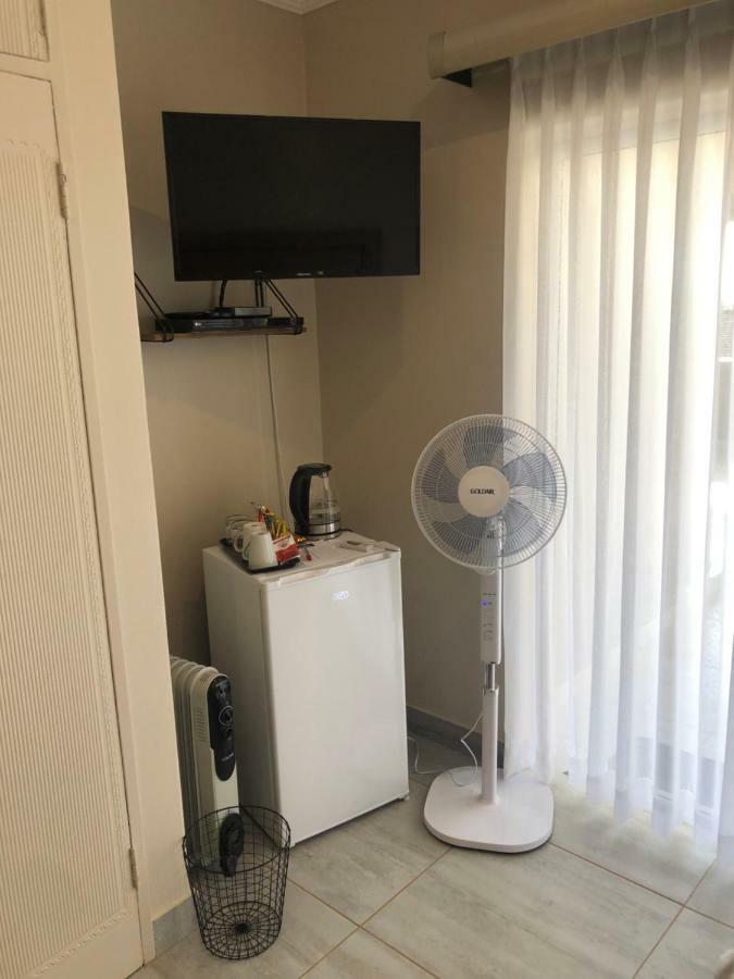 Bedfordview 8 On Acacia Guesthouse מראה חיצוני תמונה